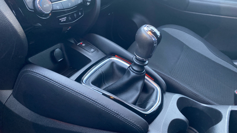 Nissan Qashqai 1.3 DiG-T Acenta Premium 5dr Petrol Hatchback